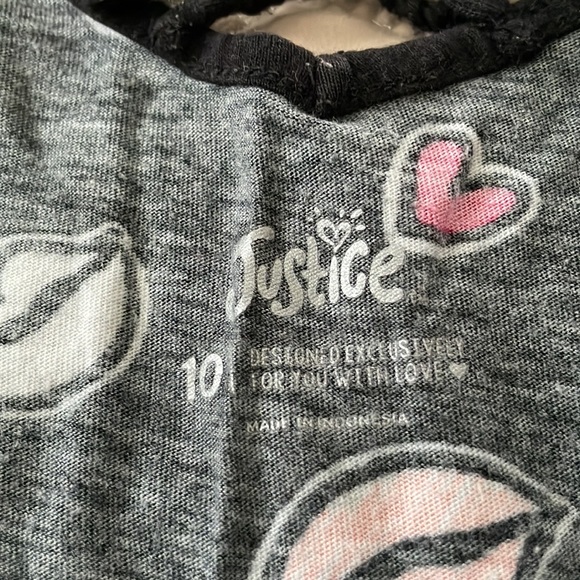 Cute shirt with designs - Picture 2 of 2